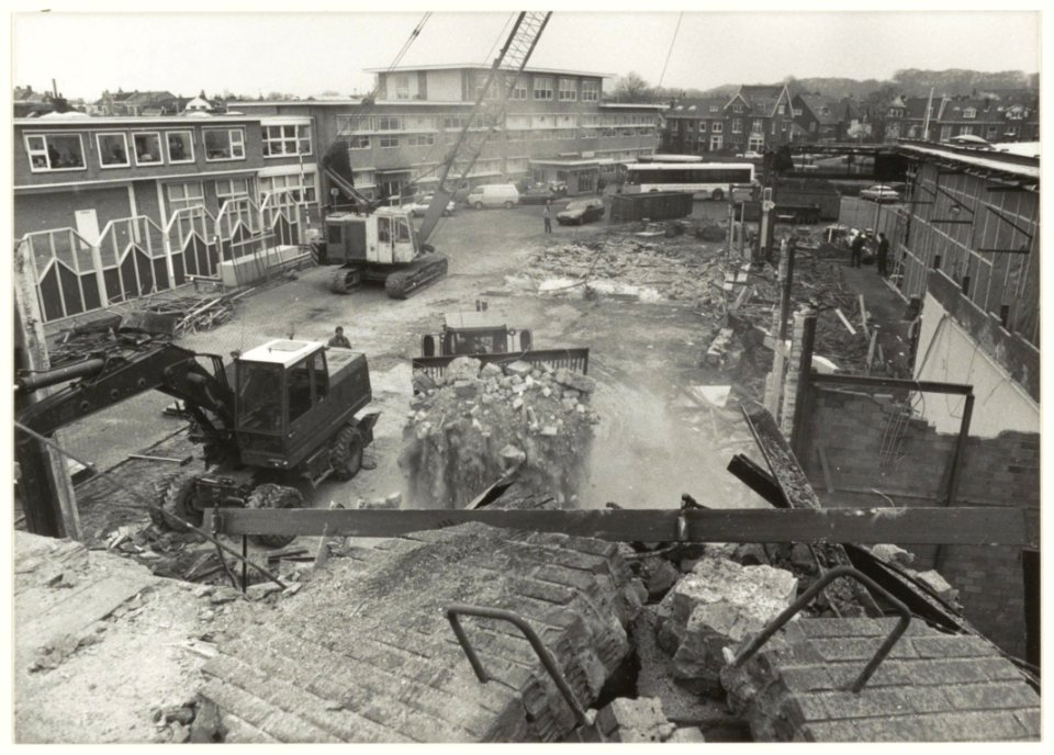 Sloop van een deel van de NZH gebouwen vanwege uitbreiding. NL-HlmNHA 54031894