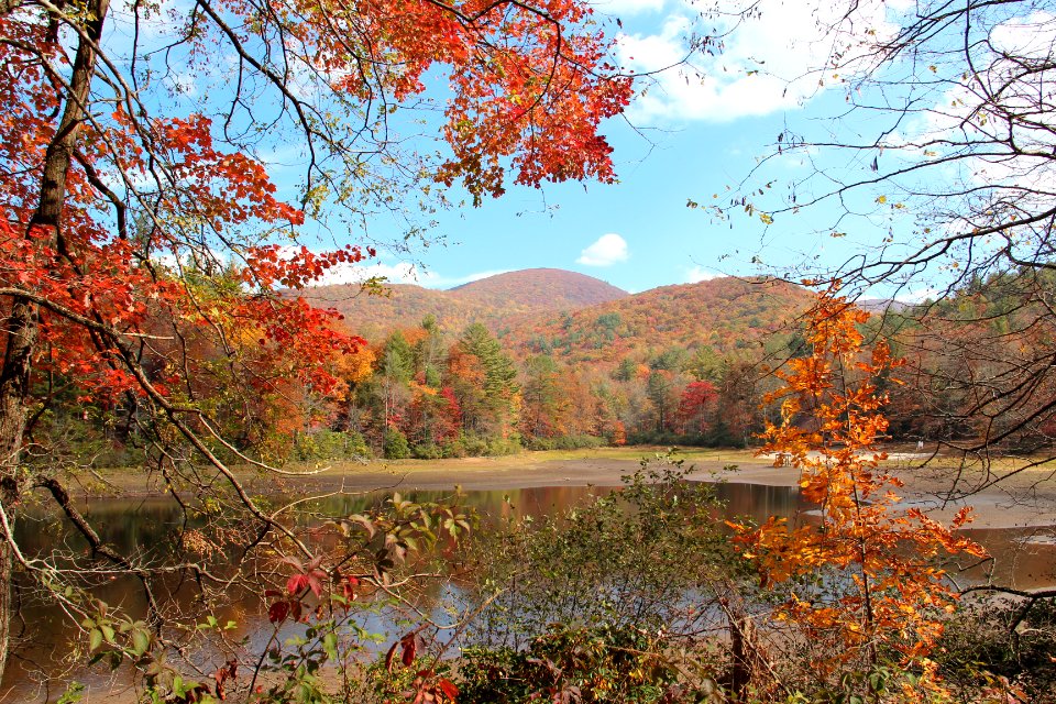Slaughter Mountain viewed from Lake Winfield Scott Oct 2016 3