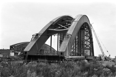 Sloop en begin bouw spoorbrug bij Culemborg, Bestanddeelnr 932-2266