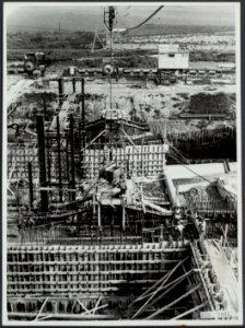 Sluisbouw te Tiel in Amsterdam-Rijnkanaal. De lengte van de sluis wordt 350 mete, Bestanddeelnr 123-1092