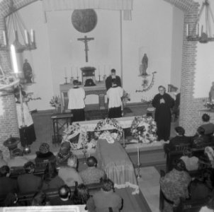 Sliedrecht Kerk van OLVrouwe van Altijddurende Bijstand Requiemmis bij de be, Bestanddeelnr 916-1210