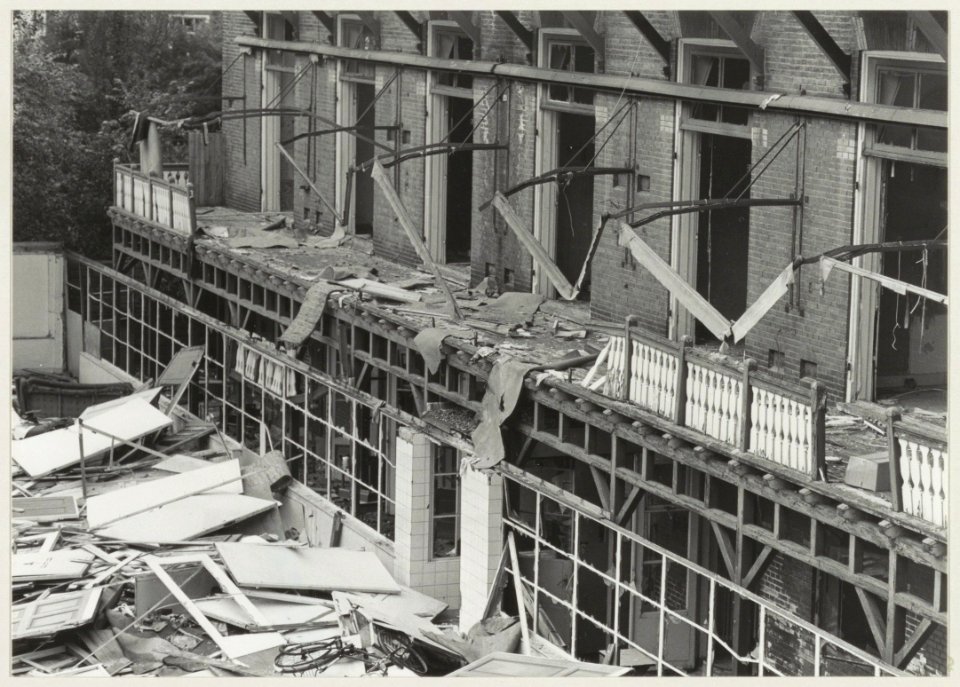 Sloop van het Diaconessenhuis aan de Hazepaterslaan om plaats te maken voor nieuwbouw. NL-HlmNHA 54013174