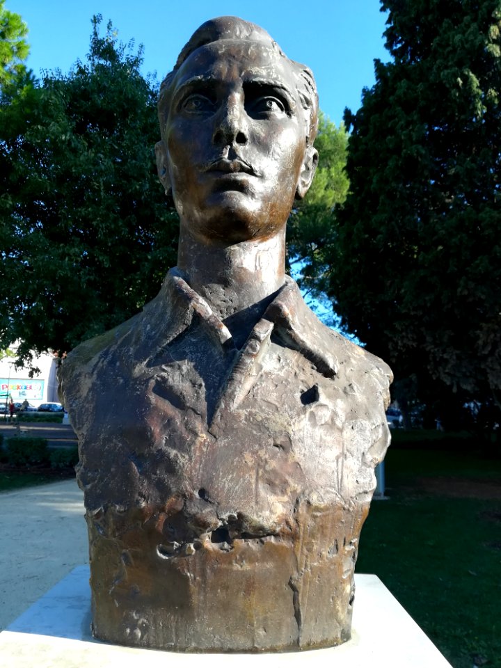 Slavko Grubisa - Titov park (Pula) 03