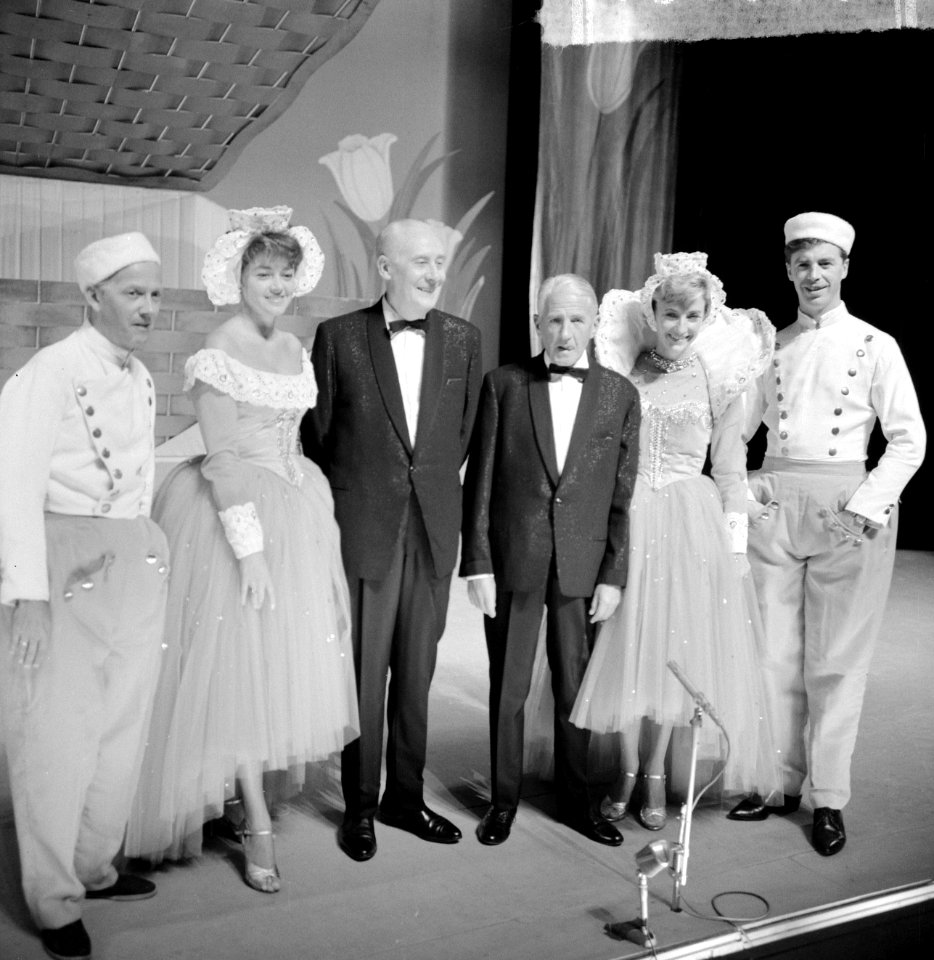 Sleeswijkrevue, v.l.n.r. Herbert Joeks , Teddy Scholten Piet Muyselaar , Willy W, Bestanddeelnr 916-8664
