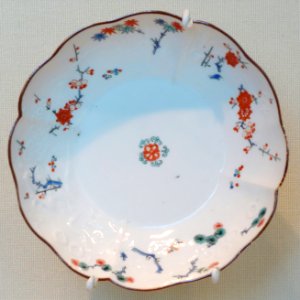 Small lobed plate, Japan, Arita region, Saga, approx. 1800-1900, Kakiemon-type Arita ware, porcelainwith overglaze enamel - Asian Art Museum of San Francisco - DSC01483
