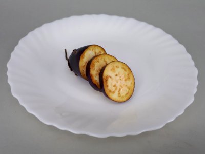 Small eggplant slices 2017 A