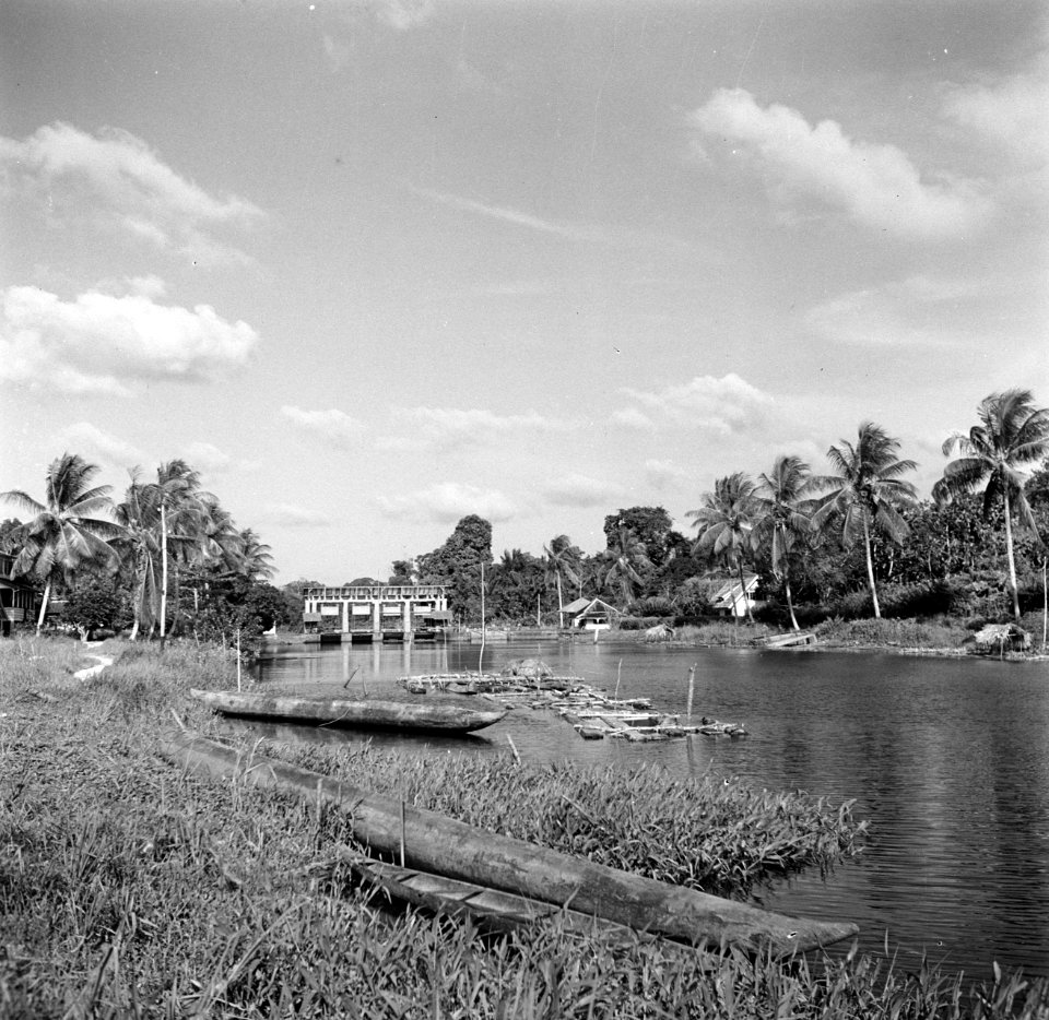 Sluis in de Saramaccarivier bij Uitkijk in Suriname, Bestanddeelnr 252-6432