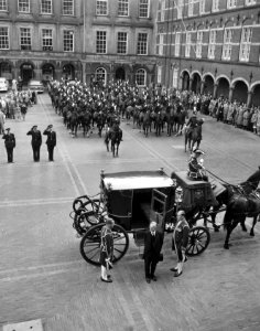 Sluiting zitting Staten Generaal. Aankomst minister van Justitie J.C. van Oven, Bestanddeelnr 934-7163