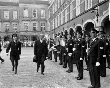 Sluiting beide Kamers door minister Toxopeus . Aankomst bij de Eerste Kamer, Bestanddeelnr 912-9375