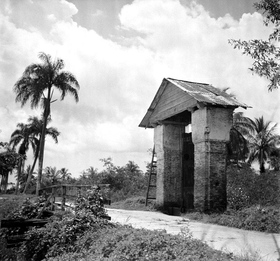 Sluis bij Leonsberg in Suriname, Bestanddeelnr 252-6407