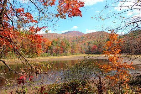 Slaughter Mountain viewed from Lake Winfield Scott Oct 2016 1