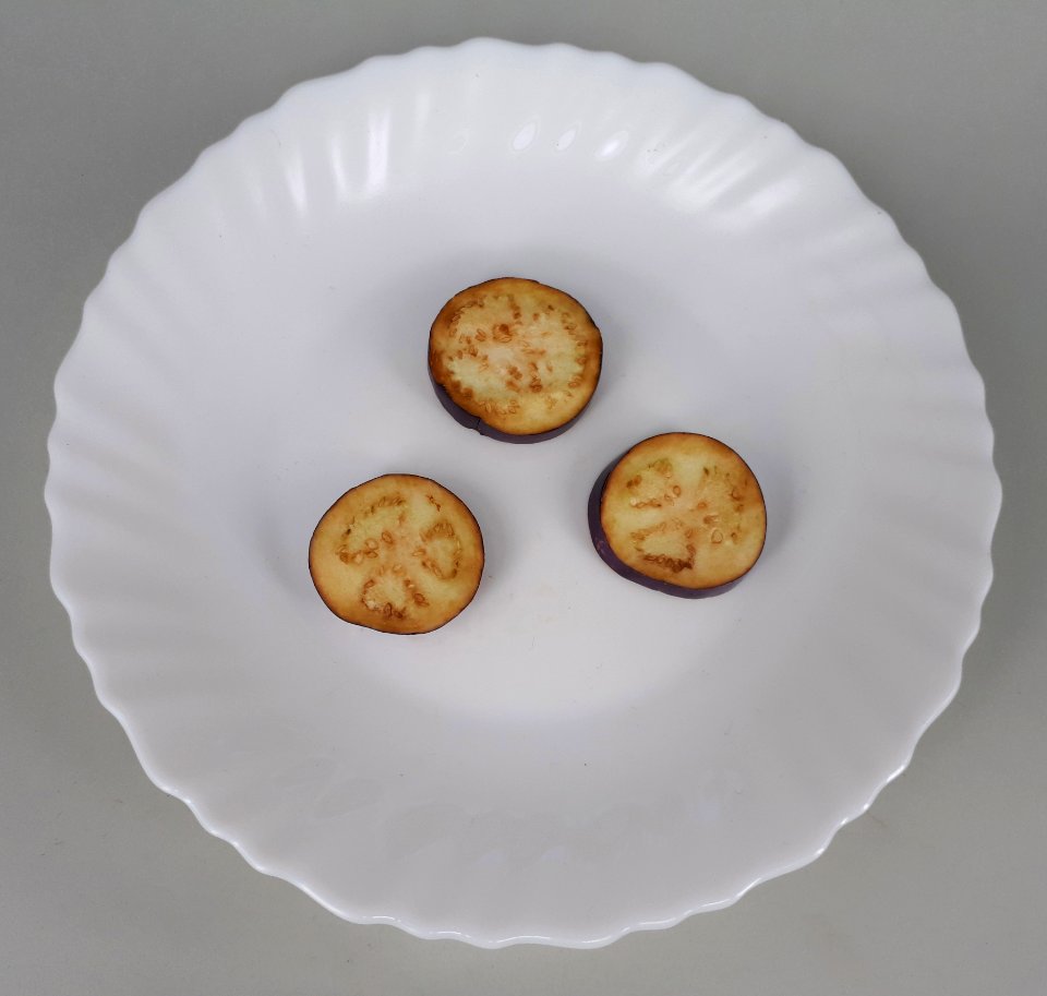 Small eggplant slices 2017 B