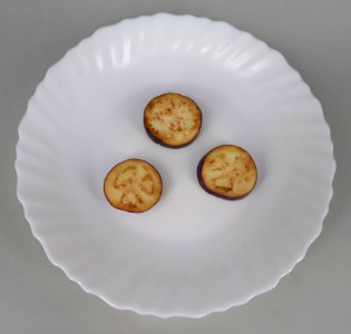 Small eggplant slices 2017 B