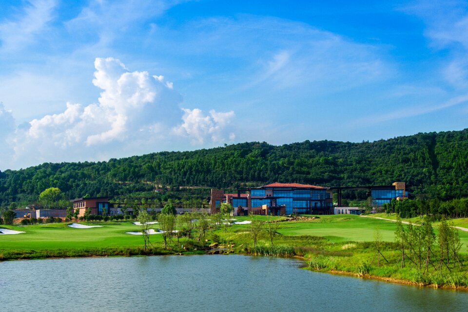 Golf blue sky white cloud