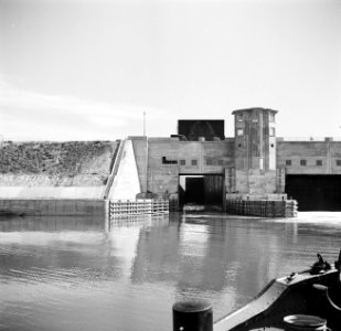 Sluis in het Grand Canal d'Alsace bij Ottmarsheim, Bestanddeelnr 254-1211