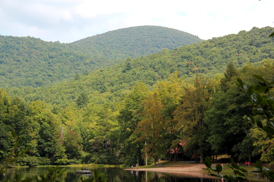 Slaughter Mountain viewed from Lake Winfield Scott 2