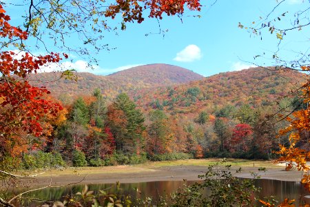 Slaughter Mountain viewed from Lake Winfield Scott Oct 2016 2
