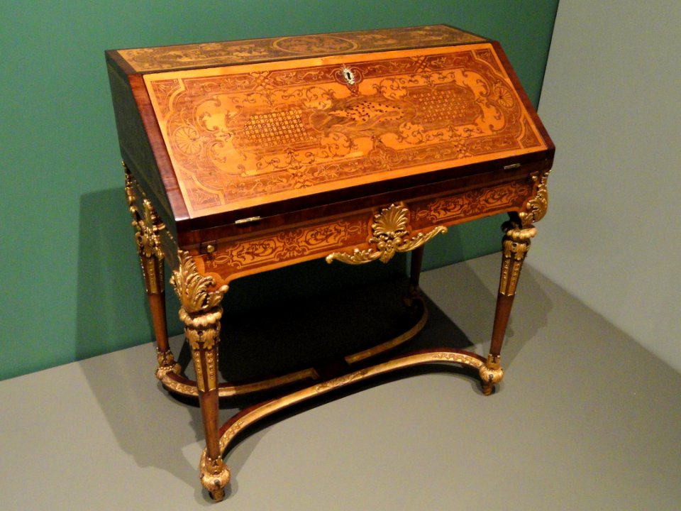 Slant-Front Dsk, c. 1725, attributed to Heinrich Ludwig Rohde, Mainz, Germany, marquetry with maple, amaranth, mahogany and walnut on spruce and oak - Art Institute of Chicago - DSC09769
