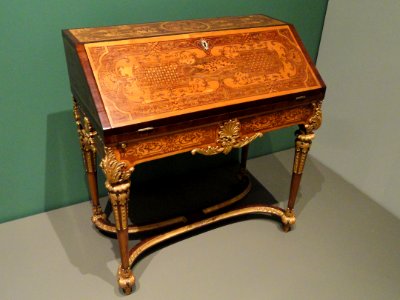 Slant-Front Dsk, c. 1725, attributed to Heinrich Ludwig Rohde, Mainz, Germany, marquetry with maple, amaranth, mahogany and walnut on spruce and oak - Art Institute of Chicago - DSC09769