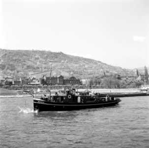 Sleper Damco 8 met rechts de Damco 77 op de Rijn bij Oberwesel, Bestanddeelnr 254-1675