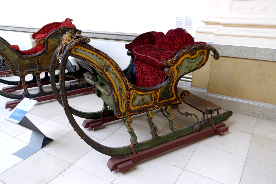 Sled, Amsterdam type, 18th century, wood, metal, fabric - Cinquantenaire Museum - Brussels, Belgium - DSC08865