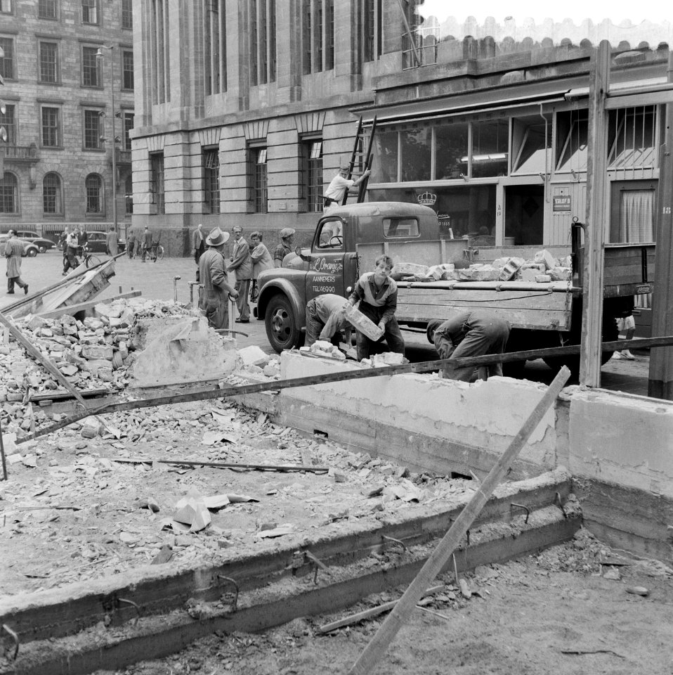 Slopen van noodwinkels op de Coolsingel te Rotterdam, Bestanddeelnr 908-8571
