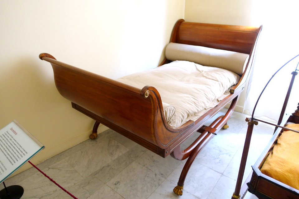 Sleigh bed, Spain, c. 1820 AD, mahogany, pine, bronze - Museo Nacional de Artes Decorativas - Madrid, Spain - DSC08460