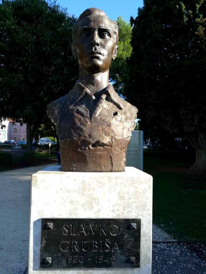 Slavko Grubisa - Titov park (Pula) 01