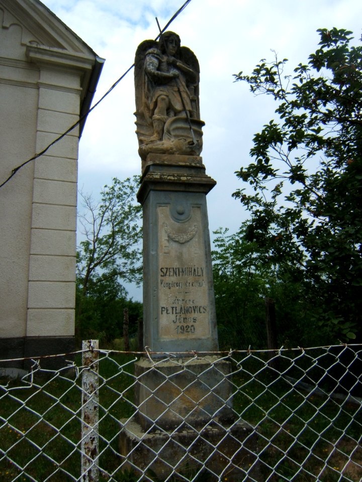 Somogysimonyi, Szent Mihály-szobor