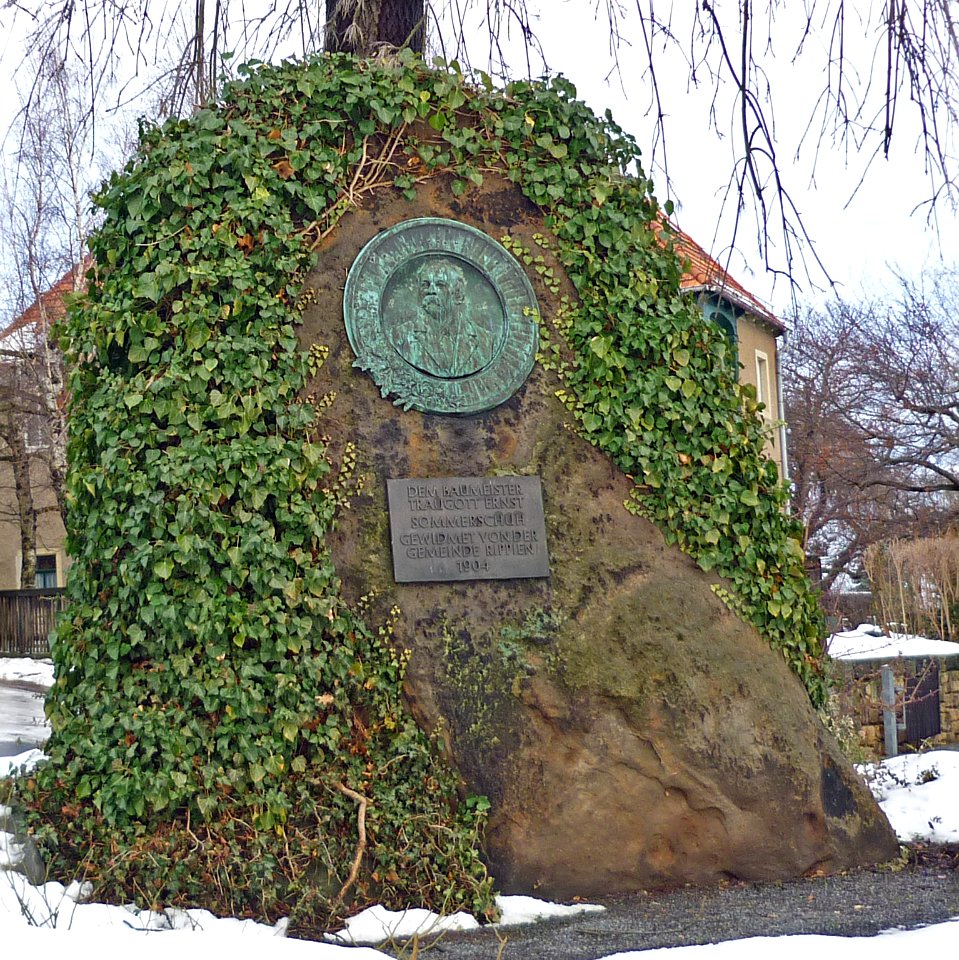 Sommerschuh-Denkmal1