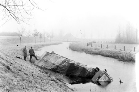 Slippartij op de afritten van het viaduct over de Hoogeveensevaart bij Meppel, Bestanddeelnr 912-0570
