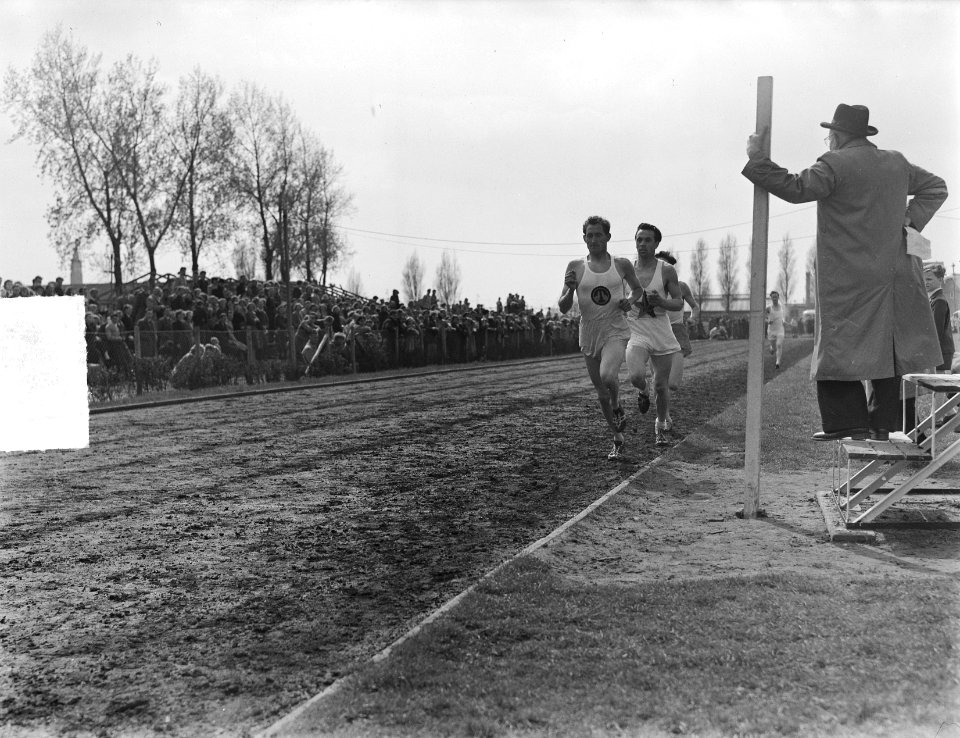 Slijkhuis loopt in Rotterdam estafette, Bestanddeelnr 903-9369