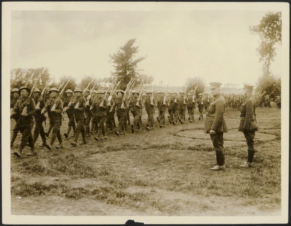 Some of the Canadian Infantry marching past Gen. Sir Sam Hughes on their way to , Bestanddeelnr 158-2305