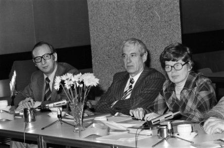Slotervaartziekenhuis directie vlnr drs A H M Bindels , J P Damme en , Bestanddeelnr 928-3392