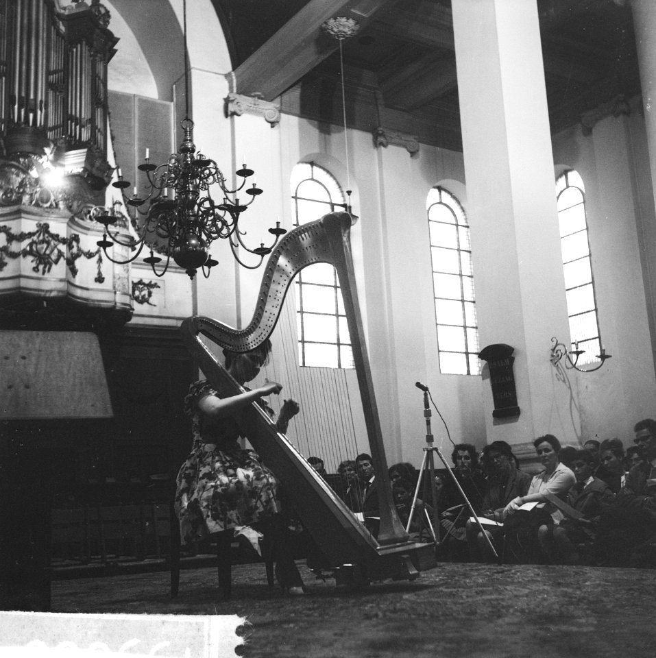 Slotconcert Internationale Harpweek 1963 Maria Rosa Calvo Manzano Ruiz (Spanje, Bestanddeelnr 915-3660
