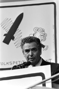 Slotmanifestatie volkspetitionnement in Den Haag Hans Pont (voorzitter FNV) sp, Bestanddeelnr 933-4674