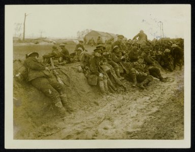 Some tired Tommies of the Worcesters, Bestanddeelnr 158-0415