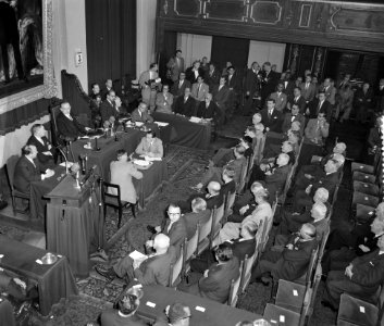 Slotzitting RTC gebouw Eerste Kamer Den Haag, Bestanddeelnr 906-5040