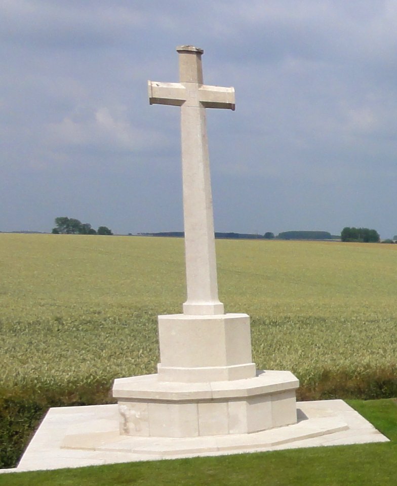 Sommaing (Nord, Fr) Cannonne Farm 1918 British Cemetery CWGC (2) (cropped)