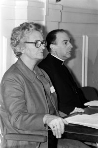 Slotzittting Landelijk Pastoraal Overleg in Nijmegen oud-minister Klompe (links, Bestanddeelnr 928-2458
