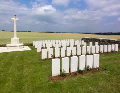 Sommaing (Nord, Fr) Canonne Farm 1918 British Cemetery CWGC (2)-2