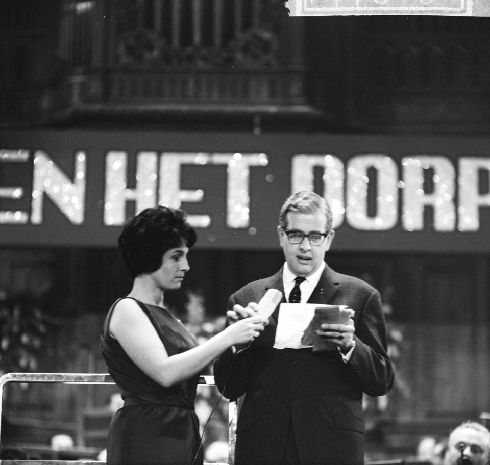 Slotavond in het Concertgebouw, Mies Bouwman en dr. Klapwijk, Bestanddeelnr 914-7616