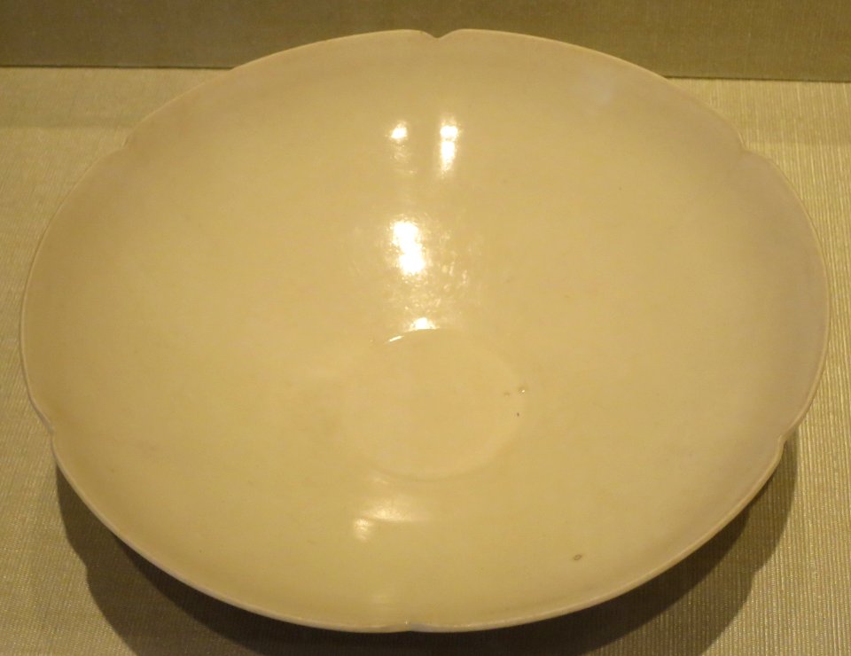 Song dynasty bowl, porcelain with glaze, Honolulu Museum of Art 5654.1