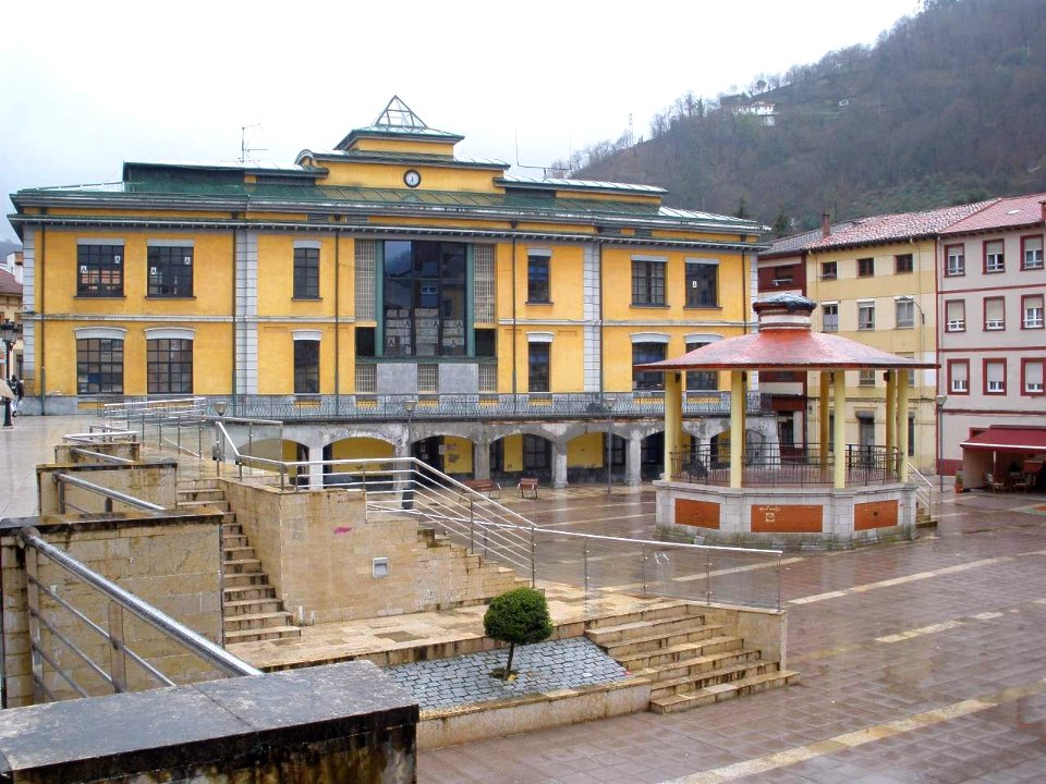 Sotrondio (San Martín del Rey Aurelio) - Ayuntamiento 01