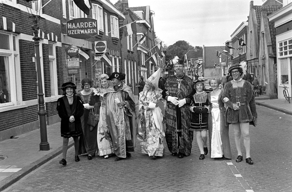 Sloten 900 jaar, de mensen in klederdracht, Bestanddeelnr 917-9000