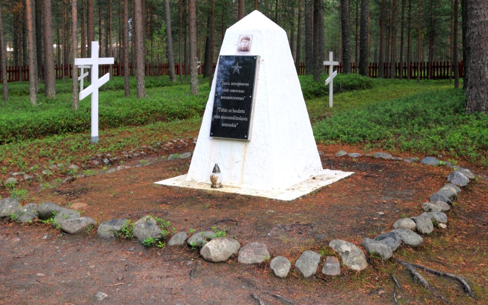 Sotavankileiri 9 hautausmaa Kemi 20150801 02