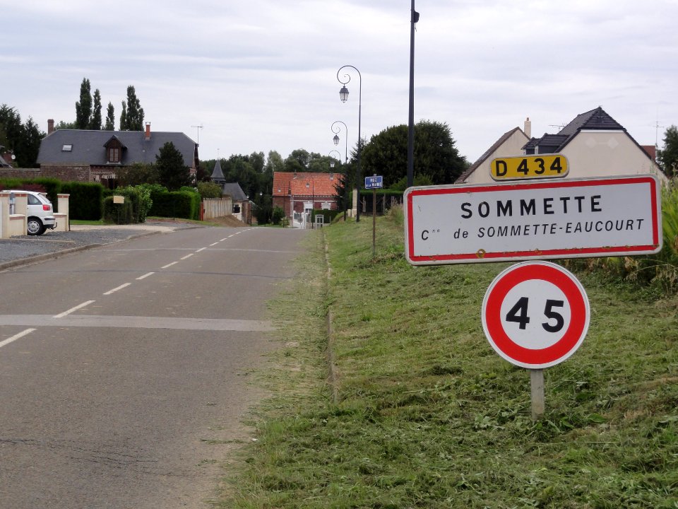 Sommette-Eaucourt (Aisne) city limit sign Sommette