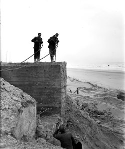 Sloping opblazen laatste bunker Atlanbik-wal Zandvoort, Bestanddeelnr 906-9340