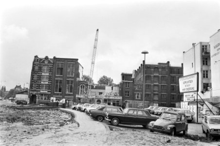 Sloophuizen aan Waterlooplein Amsterdam in verband met bouw nieuw stadhuis, Bestanddeelnr 929-3000