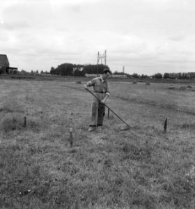 Slopen Westergasfabriek Boer maait boven V1, Bestanddeelnr 912-5085